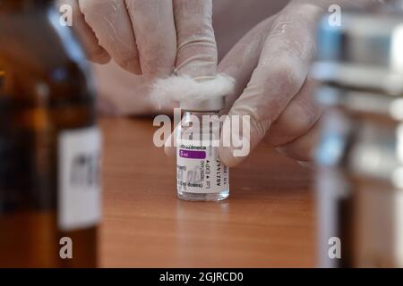 Kramatorsk, Ukraine. 11th Sep, 2021. A medical worker prepares to administer the a Covid-19 vaccine at a vaccination centre inside the city's bus station in Kramatorsk.From September 13, a yellow level of epidemic threat may be introduced across Ukraine due to the growing COVID-19 incidence. This was stated by Health Minister Viktor Liashko. As for the red quarantine zone, it will be introduced in several regions, where the rates of morbidity and hospitalization exceed the normal ones. (Photo by Andriy Andriyenko/SOPA Images/Sipa USA) Credit: Sipa USA/Alamy Live News Stock Photo