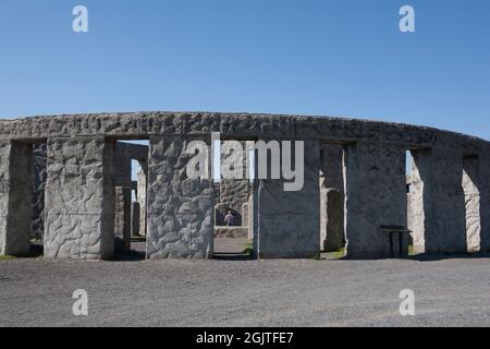 Samuel Hill built a concrete 'Stonehenge' as a memorial of the 13 Klickitat County men killed in World War I. It is a full-size replica of England's f Stock Photo