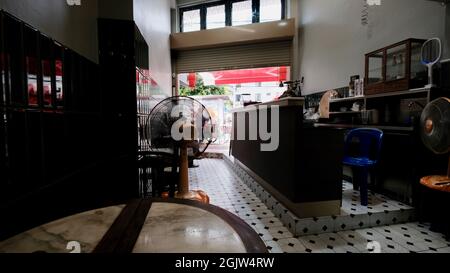 Look at EK TENG PHU KI (益生甫記) Heritage Coffee Shop, Phat Sai, Samphanthawong, Chinatown Bangkok Thailand Stock Photo