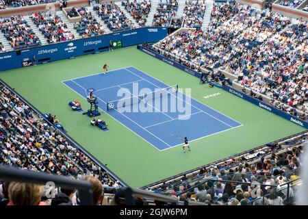 New York, USA. 11th Sep, 2021. Emma Raducanu of Great Britain (top) compete with Leylah Fernandez of Canada during the women's singles final of the 2021 US Open in New York, the United States, Sept. 11, 2021. Credit: Michael Nagle/Xinhua/Alamy Live News Stock Photo