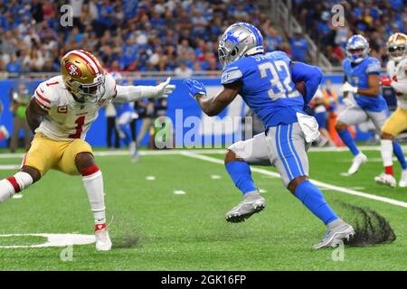 DETROIT, MI - SEPTEMBER 12: Detroit Lions running back D'Andre Swift (32) jukes and spins around San Francisco 49ers safety Jimmie Ward (1) during NFL game between San Francisco 49ers and Detroit Lions on September 12, 2021 at Ford Field in Detroit, MI (Photo by Allan Dranberg/Cal Sport Media) Stock Photo
