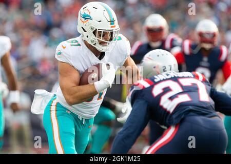 Miami Dolphins tight end Durham Smythe (81) walks on the field during a NFL  football game against the New York Jets, Sunday, Dec. 19, 2021, in Miami  Gardens, Fla. (AP Photo/Doug Murray