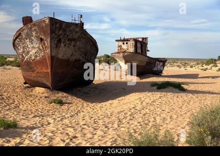 Boats in desert around Moynaq, Muynak or Moynoq - Aral sea or Aral lake - Uzbekistan - asia Stock Photo