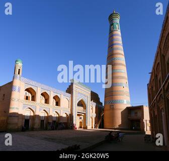 Islom hoja (Islam Xoja) minaret in Itchan Kala (Ichon Qala) - Khiva (Chiva, Heva, Xiva, Chiwa, Khiveh) - Xorazm Province - Uzbekistan - Town on the si Stock Photo