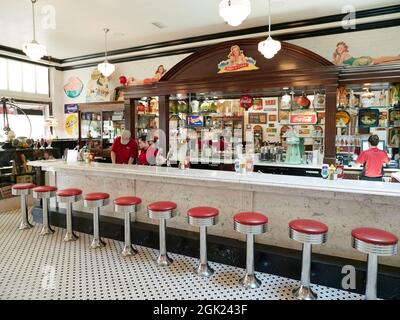 tobacco shop abbeville al Old fashioned drug store soda fountain counter from the 1950's at Huggin  Molly's restaurant in Abbeville Alabama, USA Stock Photo