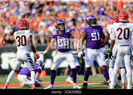 KANSAS CITY, MO - AUGUST 27: Minnesota Vikings tight end Brandon Dillon (86)  protects for a field goal attempt in the first quarter of an NFL preseason  game between the Minnesota Vikings