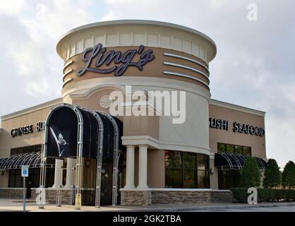 Humble, Texas USA 08-14-2019: Ling's Chinese buffet exterior in Humble TX, corner view main entrance. Stock Photo