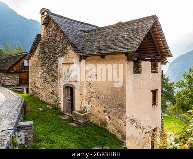 In Cerentino, visitors can stay in the lavishly renovated historic patrician house Cà Vegia, with centuries-old original furnishings but without electricity. The sink is in front of the front door, Circolo della Rovana, Switzerland Stock Photo