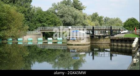 Willington Lock and weir on the river Ouse in Bedfordshire on a sunny day Stock Photo