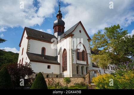 Klosterkirche von Kloster Eberbach, Basilika, vorne der Garten, nahe Eltville am Rhein, Rheingau, Hessen, Deutschland Stock Photo