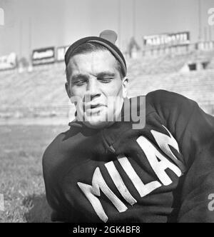 Gunnar Nordahl. 19 october 1921 - 15 september 1995. Swedish football player, best known for playing in the italian football club AC Milan from 1949 to 1956. He stills holds the record for goals per appearance in Italy. Nordahl is considered to be one of the greatest Swedish football players of all-time. Nordahl became the first swedish professional footballplayer when transfereed to AC Milan on january 22 1949. Later, he would team up with his national team strike partners, Gunnar Gren and Nils Liedholm to form the renowned Gre-No-Li trio, a succesful trio playing together for AC Milan.  Mila