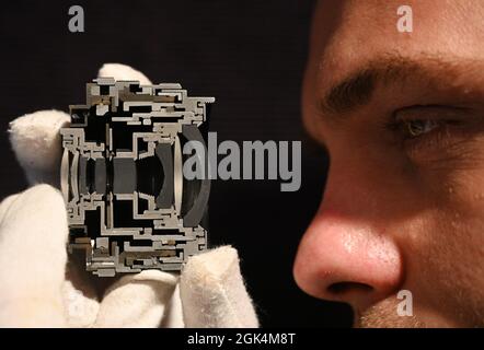 Bonhams, Knightsbridge, London, UK. 13 September 2021. Instruments of Science and Technology including iconic cameras, microscopes, globes and musical boxes sale takes place on 15 September. Image: A cut-away of Leitz 2.8mm F/2.8 Elmarit-R Lens, 1970, estimate £700-1,000. Credit: Malcolm Park/Alamy Live News Stock Photo