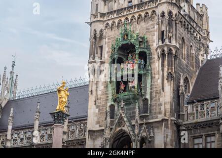 Glockenspiel clock of New Town Hall (Neues Rathaus) Tower and Mariensäule Column - Munich, Bavaria, Germany Stock Photo