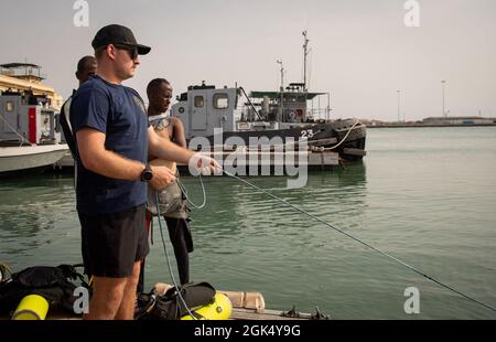 Line Pull Signal Expert U.S. Navy divers teach foreign partners how to perform diver ...