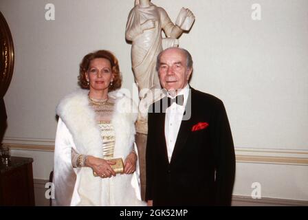 Prinz Sigvard Bernadotte Mit Seiner Dritten Ehefrau Gullan Marianne ...