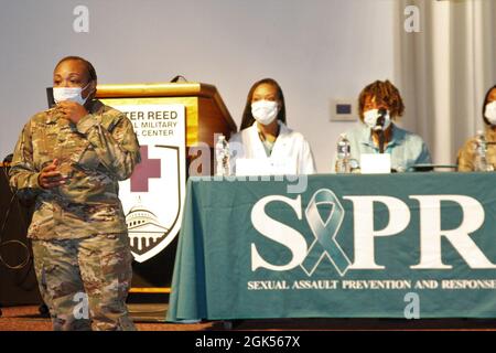 Army Col. Sabrina Thweatt, Walter Reed National Military Medical Center ...