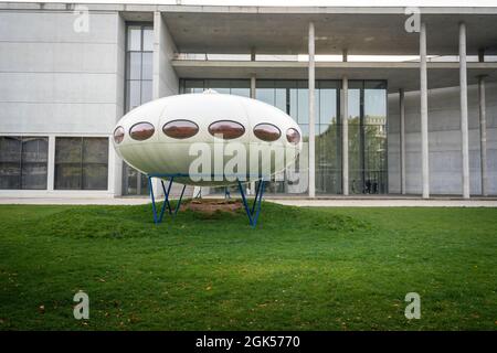 Futuro House (designed by Matti Suuronen in 1968)  in front of Pinakothek der Moderne - Munich, Bavaria, Germany Stock Photo