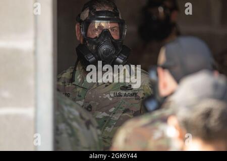 An Observer, Coach/Trainer from the 3rd Battalion, 315th Engineer Battalion instructs Soldiers assigned to the 447th Military Police Company on the tactics, techniques, and procedures associated with Chemical, Biological, Radiological, and Nuclear situations, Aug. 19, 2021 at Camp Shelby, MS. Stock Photo