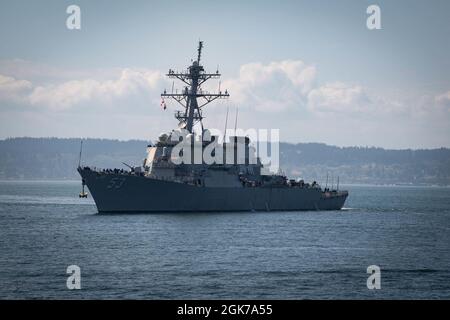 The Arleigh Burke-class guided-missile destroyer USS John Paul Jones (DDG 53) arrives to its new homeport at Naval Station Everett, in Everett, Washington, Aug. 23, 2021. John Paul Jones is part of the Nimitz Carrier Strike Group, and was formerly homeported in Pearl Harbor, Hawaii.  Stock Photo