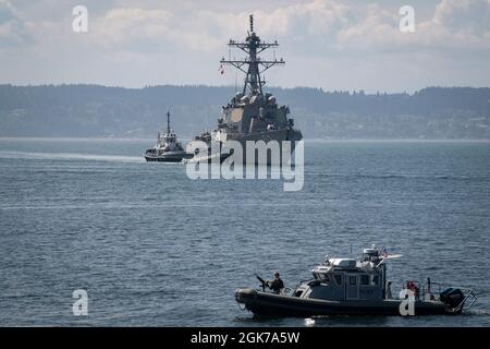 The Arleigh Burke-class guided-missile destroyer USS John Paul Jones (DDG 53) arrives to its new homeport at Naval Station Everett, in Everett, Washington, Aug. 23, 2021. John Paul Jones is part of the Nimitz Carrier Strike Group, and was formerly homeported in Pearl Harbor, Hawaii.  Stock Photo