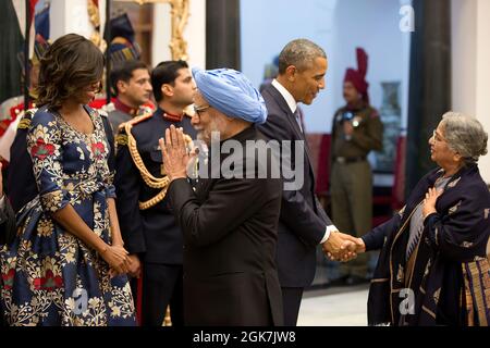 First Lady Michelle Obama greets former India Prime Minister Dr. Manmohan Singh as President Barack Obama greets his wife, Mrs. Gursharan Kaur prior to the State Dinner at Rashtrapati Bhavan in New Delhi, India, Jan. 25, 2015. (Official White House Photo by Pete Souza) This official White House photograph is being made available only for publication by news organizations and/or for personal use printing by the subject(s) of the photograph. The photograph may not be manipulated in any way and may not be used in commercial or political materials, advertisements, emails, products, promotions that Stock Photo
