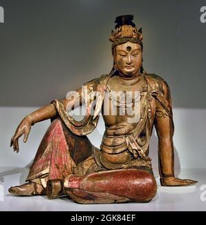 Shanxi. 1100 - 1200 Liao-dynasty (907-1125) / Jin-dynasty (1115-1234) Asia, China, (Buddhist deity Guanyin, savior of people in danger, depicted meditating on a rock. reflection of the moon in water, a symbol of illusion and transience in Buddhism.) Stock Photo