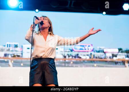 Chicago, USA. 11th Sep, 2021. CHICAGO, IL - SEPTEMBER 11h: Kim Gordon, formerly of Sonic Youth, plays Pitchfork 2021 Day 2 in Chicago, Illinois on September 11, 2021. (Photo by Annie Lesser/imageSPACE/Sipa USA) Credit: Sipa USA/Alamy Live News Stock Photo
