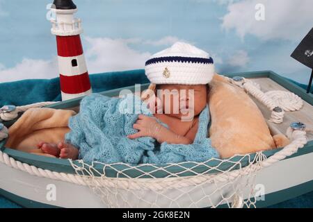 https://l450v.alamy.com/450v/2gk8e2n/new-born-baby-boy-philippines-ethnicity-child-in-a-boat-relaxing-2gk8e2n.jpg