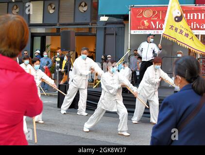 190210) -- SAN FRANCISCO, Feb. 10, 2019 (Xinhua) -- Chinese Tai Chi  grandmaster Chen Zhenglei and his daughter Chen Juan perform Tai Chi during  a Spring Festival tour by Chinese arts troupes