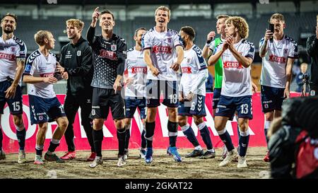 Aarhus, Denmark. 12th, September 2021. The players of AGF celebrate the victory after 3F Superliga match between Aarhus GF and Vejle Boldklub at Ceres Park in Aarhus. (Photo credit: Gonzales Photo - Morten Kjaer). Stock Photo