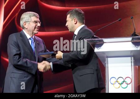 Non Exclusive: KYIV, UKRAINE - SEPTEMBER 11, 2021 - President of Ukraine Volodymyr Zelenskyy (R) bestows the Order of Prince Yaroslav the Wise of the Stock Photo