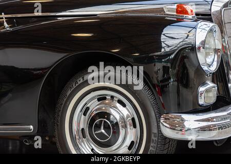 Mercedes Benz 300 D W189 front right Stock Photo