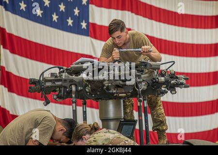 15T Blackhawk repairers assigned to 3rd Battalion, 25th Aviation Regiment, 25th Combat Aviation Brigade, 25th Infantry Division work daily to make sure maintenance gets done on the UH-60 Blackhawks on Wheeler Army Airfield, Hawaii. Stock Photo