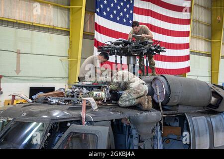 15T Blackhawk repairers assigned to 3rd Battalion, 25th Aviation Regiment, 25th Combat Aviation Brigade, 25th Infantry Division work daily to make sure maintenance gets done on the UH-60 Blackhawks on Wheeler Army Airfield, Hawaii. Stock Photo