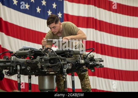 15T Blackhawk repairers assigned to 3rd Battalion, 25th Aviation Regiment, 25th Combat Aviation Brigade, 25th Infantry Division work daily to make sure maintenance gets done on the UH-60 Blackhawks on Wheeler Army Airfield, Hawaii. Stock Photo