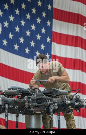 15T Blackhawk repairers assigned to 3rd Battalion, 25th Aviation Regiment, 25th Combat Aviation Brigade, 25th Infantry Division work daily to make sure maintenance gets done on the UH-60 Blackhawks on Wheeler Army Airfield, Hawaii. Stock Photo