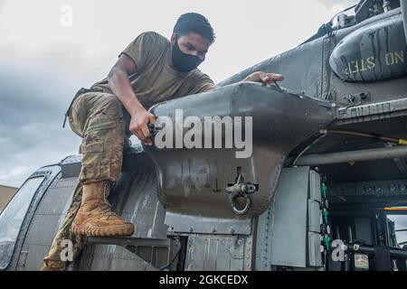 15T Blackhawk repairers assigned to 3rd Battalion, 25th Aviation Regiment, 25th Combat Aviation Brigade, 25th Infantry Division work daily to make sure maintenance gets done on the UH-60 Blackhawks on Wheeler Army Airfield, Hawaii. Stock Photo