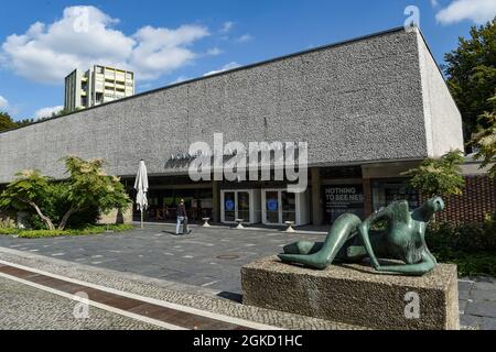 Berlin, Germany. 14th Sep, 2021. An exterior view of the Academy of Arts with the sculpture 'The Reclining Figure' by Henry Moore. Credit: Kira Hofmann/dpa-Zentralbild/ZB/dpa/Alamy Live News Stock Photo