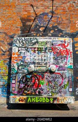 MOSCOW, RUSSIA - Aug 15, 2021: A vertical shot of colored graffiti on a brick wall of a city house. Stock Photo