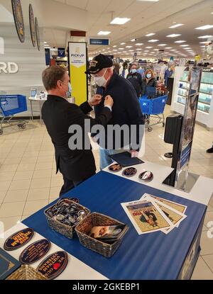 NEX Annapolis, Maryland, honored Vietnam War Veterans with a lapel pin on March 29, National Vietnam War Veterans Day. The Navy Exchange Service Command (NEXCOM) is comprised of 14,000 personnel worldwide facilitating six business lines, NEX retail stores, the Navy Lodge Program, Telecommunications Program, Navy Clothing and Textile Research Facility, Ships Store Program and the Uniform Program Management Office. Stock Photo