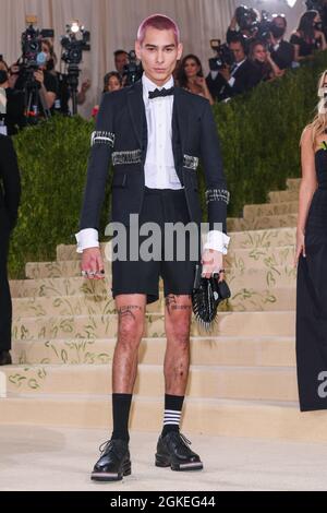 New York, USA. 13th Sep 2021. Evan Mock walking on the red carpet at the 2021 Metropolitan Museum of Art Costume Institute Gala celebrating the opening of the exhibition titled In America: A Lexicon of Fashion held at the Metropolitan Museum of Art in New York, NY on September 13, 2021. (Photo by Anthony Behar/Sipa USA) Credit: Sipa US/Alamy Live News