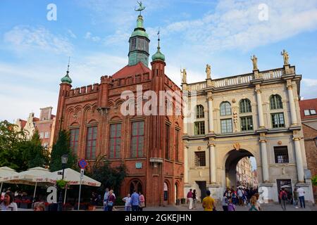 Court of St. George's Rifle Fraternity, Golden Gate, Old Town, Gdansk, Pomerania, Langgasser Gate, Zlota Brama, St. George's Rifle Fraternity Stock Photo