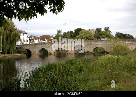 Grade 1 River Bridge with eight arches over River Avon at Bidford on Avon first built in 15th century. In 1644, supporters of Charles I demolished the Stock Photo