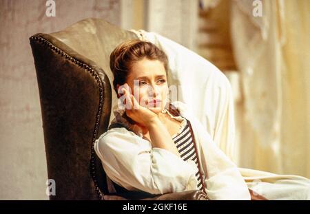 Alison Hagley (Susanna) in LE NOZZE DI FIGARO at Glyndebourne Festival Opera, East Sussex, England 28/05/1994 music: Wolfgang Amadeus Mozart libretto: Lorenzo Da Ponte conductor: Bernard Haitink design: John Gunter lighting: Pat Alison Hagley (Susanna) in LE NOZZE DI FIGARO at Glyndebourne Festival Opera, East Sussex, England 28/05/1994 music: Wolfgang Amadeus Mozart libretto: Lorenzo Da Ponte conductor: Bernard Haitink design: John Gunter lighting: Pat