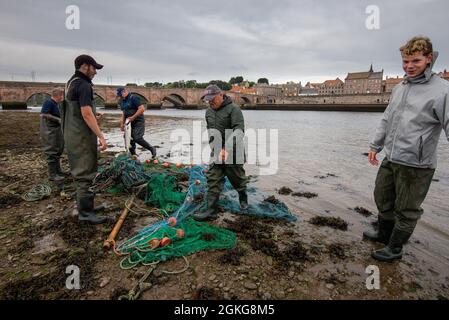 Berwick upon Tweed, Northumberland, England, UK, 14 September 2021. The last tide of the 2021 salmon netting season on the River Tweed for the fishermen at Gardo fishery at Berwick upon Tweed, fishers have worked this fishery from before medieval times using the same method of fishing. Gardo pronounced Gardi, the name only survives in its orginal form because of its use by the fishermen the name was wrongly transcribed from medieval writing. Gardo is also the last commercial salmon netting station on the Tweed. Stock Photo