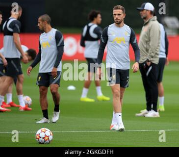 Kirkby, Knowsley, Merseyside, England, 14th September 2021: The  AXA Academy, Kirkby, Knowsley, Merseyside, England: Liverpool FC training ahead of Champions League game versus AC Milan on 15th September: Jordan Henderson of Liverpool Stock Photo