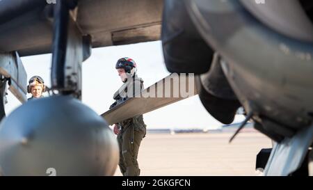 Maj. Eric Schiebe, a pilot from Marine Attack Squadron 223, Cherry Point, North Carolina, performs a pre-flight inspection on an AV-8B Harrier with Pfc. Byrd, a plane captain from VMA-223, at Gowen Field, Boise, Idaho, April 16, 2021. The inspection is used to check for last minute discrepancies prior to flying. Stock Photo