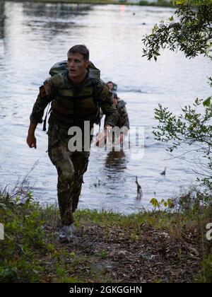 U.S. Army 1Lt. Keys, Alastair, assigned to 75th Ranger Regiment ...