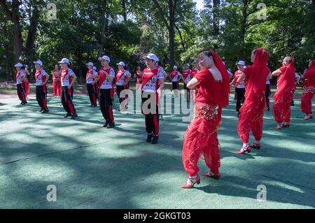 Women from Wenzhou, China in the Kai Xin Yizhu dance troupe celebrate their 6th anniversary with a performance in a Kissena Park in Queens, New York. Stock Photo