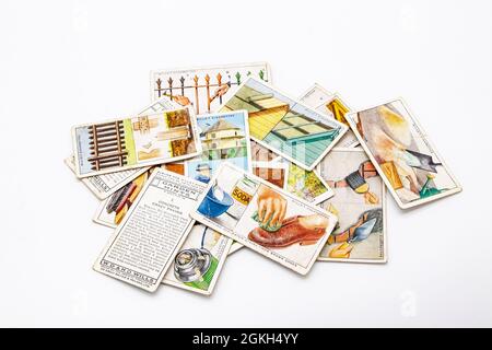 cigarette cards from the tobacco manufacturer of Bristol WD & HO WILLs showing household and garden hints Stock Photo